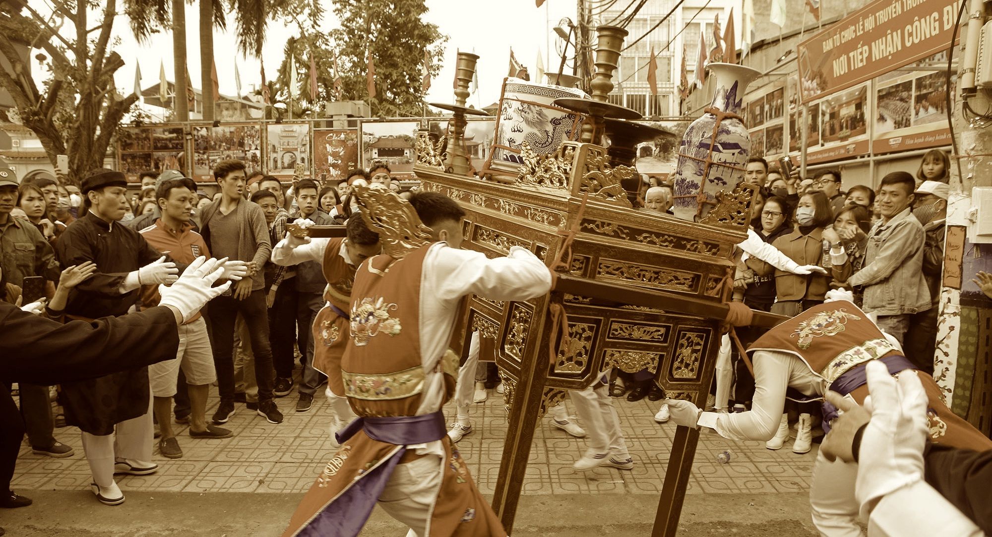 Lễ hội làng Phú Đô ở Nam Từ Liêm, Hà Nội được tổ chức 5 năm một lần vào ngày 7-8 tháng Giêng. Ảnh: Hữu Nghị/ báo Dân Trí.