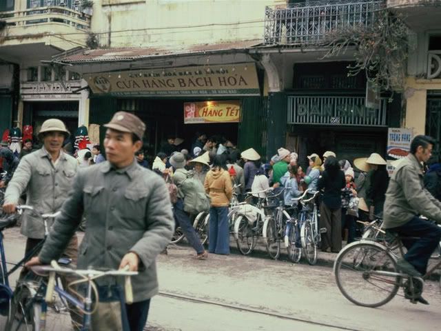 "Kinh tế học là bộ môn nghiên cứu về cách xã hội phân bổ các nguồn lực khan hiếm" (định nghĩa của Greg Mankiw). 