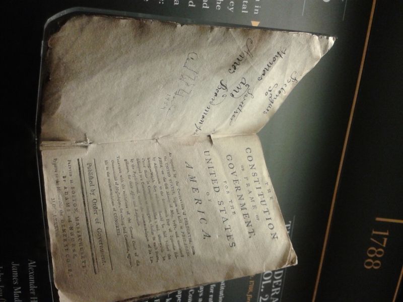 Một bản in cổ (năm 1788) của Hiến pháp Mỹ. Ảnh: Đoan Trang