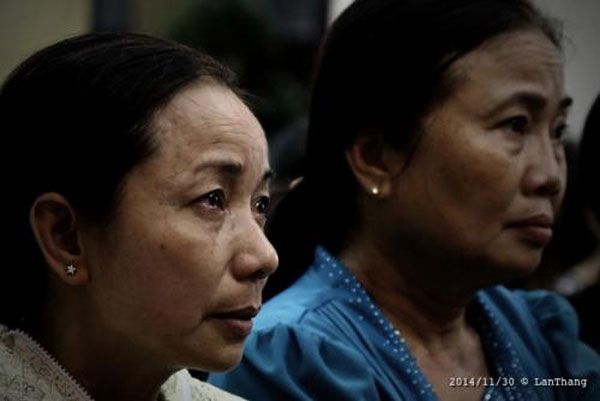 Bà Nguyễn Thị Loan (trái), mẹ Hồ Duy Hải, đã kêu oan cho con mình kể từ đầu vụ án. Ảnh: Nguyễn Lân Thắng
