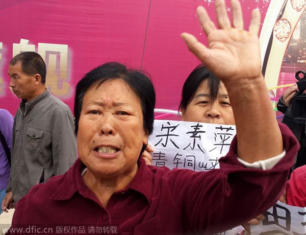 Bà Zhang Huanzhi, mẹ của Nie Shubin, một người bị xử tử hình oan vào năm 1996 về tội hiếp dâm và giết người và được minh oan... 18 năm sau. Ảnh: China Daily. 