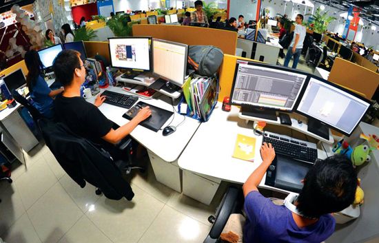 Doanh nghiệp công nghệ thông tin, đặc biệt là doanh nghiệp nội dung số, đang ngày càng khó khăn hơn trên thị trường Việt Nam do chế độ kiểm soát ngày càng mạnh. Ảnh: BKAP
