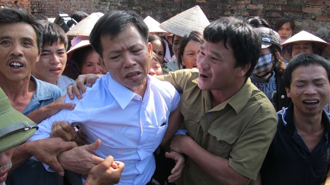 Bức ảnh (không rõ nguồn) này ghi lại cảnh ông Nguyễn Thanh Chấn trong ngày trở về với gia đình, 4/11/2013
