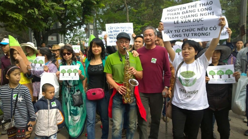 Một cuộc biểu tình bảo vệ cây xanh ở Hà Nội ngày 12/4/2015. Ảnh: Chưa rõ nguồn