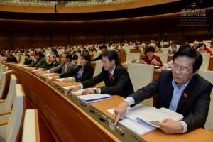 Các đại biểu Quốc hội thông qua Bộ luật tố tụng hình sự (sửa đổi) ngày 27/11. Ảnh: quochoi.vn