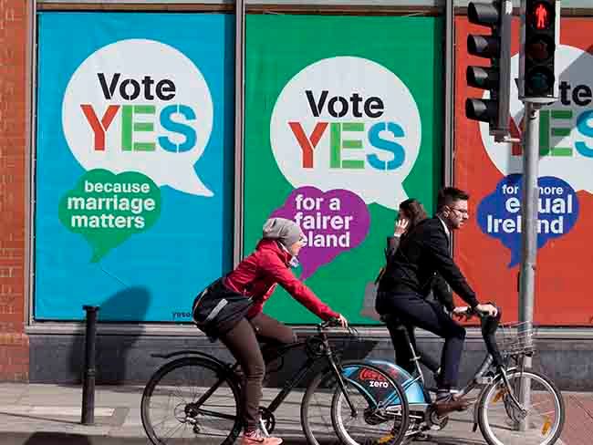 16/5/2015.Marriage Equality Referendum. With just six days to go for the voting on the Marriage Equality Referendum on Friday 22 of May, the debate about margins continues with the Yes Vote appearing to be way out in front, particularly in the large cities, but with a fear that in the countryside there may be a large silent No Vote lingering in the long grass. Photo shows people passing a large Yes poster in Dublin City Centre. Photo Eamonn Farrell/Photocall Ireland