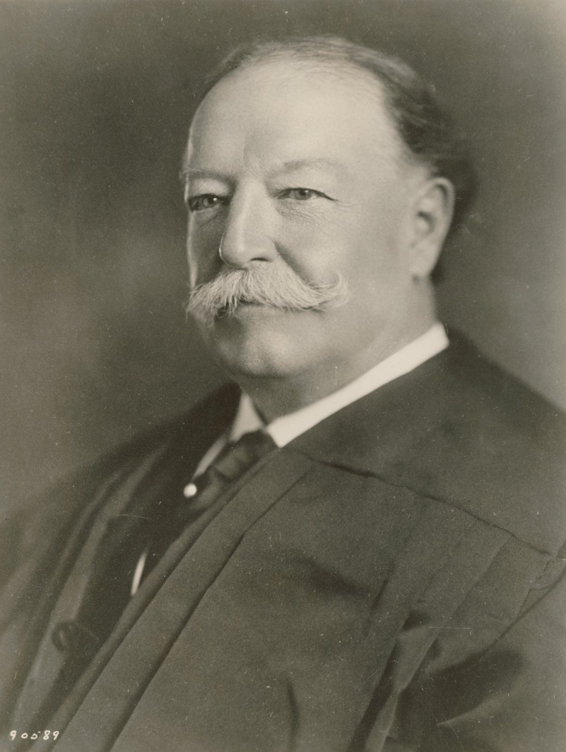 William_Howard_Taft_as_Chief_Justice_SCOTUS