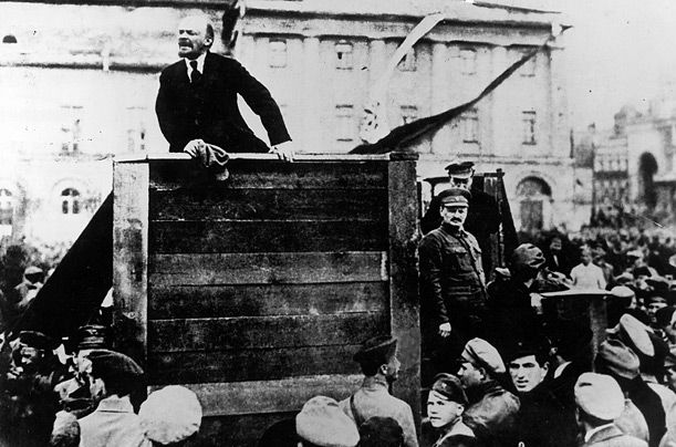 Hình ảnh Lenin của cách mạng tháng Mười theo tuyên truyền quá lấp lánh so với thực tế? (Nguồn ảnh: timeinc.net)