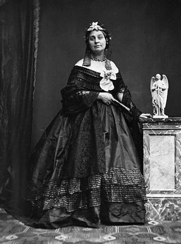 Caroline Norton giai đoạn 1850-1860 khi viết lá thư cho Nữ hoàng Anh (Nguồn ảnh: Hulton-Deutsch Collection/CORBIS)