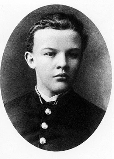 Lenin 17 tuổi (Ảnh: pinterest.com/rajakkumar2020)
