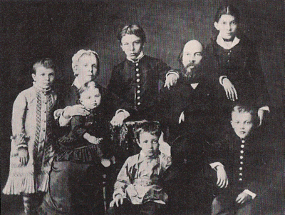 Gia đình Lenin (Ảnh: robinsonlibrary.com)