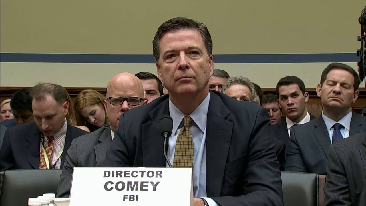 Giám đốc FBI James Comey tại phiên điều trần trước Hạ viện Mỹ ngày 28/09 (Ảnh: youtube.com)