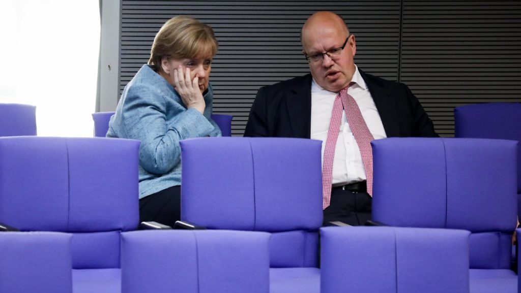 Thủ tướng Đức Angela Markel và Bộ trưởng Kinh tế Peter Altmaier. Ảnh: Kay Nietfeld.