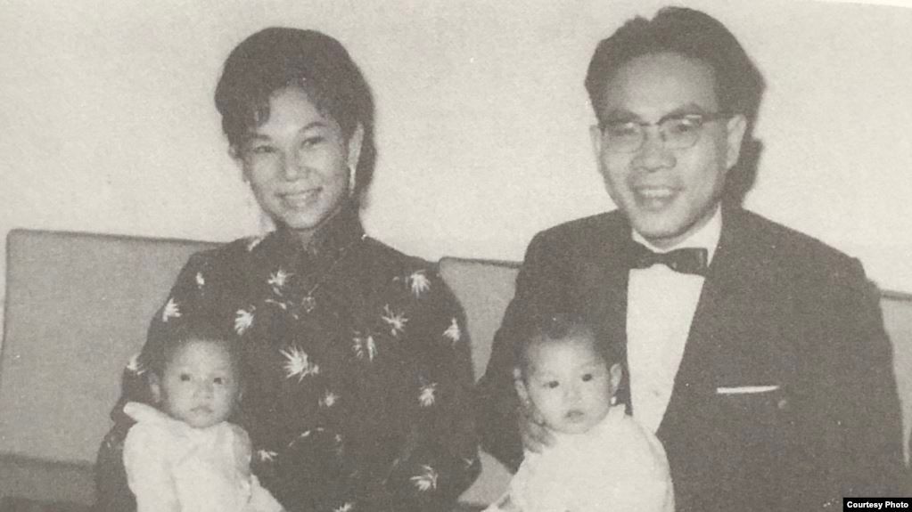 Ông bà Giáo sư Nguyễn Văn Bông và các con - Sài Gòn 1964. Ảnh: VOA/Chưa rõ nguồn.