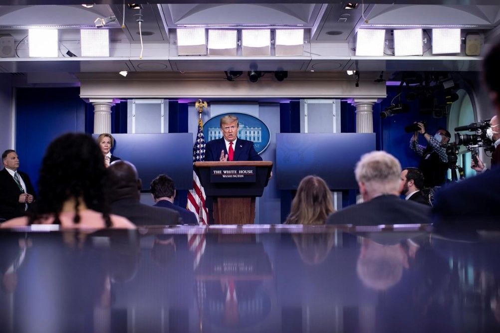 Tổng thống Mỹ Donald Trump trong cuộc họp báo tại Nhà Trắng ngày 18/4/2020. Ảnh: Reuters.
