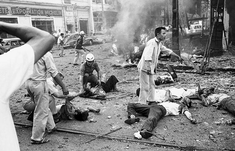 Hiện trường vụ đánh bom khủng bố tòa đại sứ Mỹ ở Sài Gòn năm 1965. Ảnh: Chưa rõ nguồn.