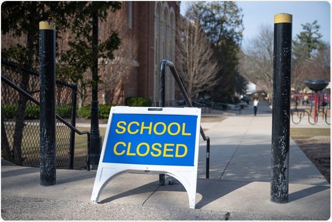 Hầu hết các trường học ở Mỹ hiện đang đóng cửa. Ảnh: soundhealthandlastingwealth.com.