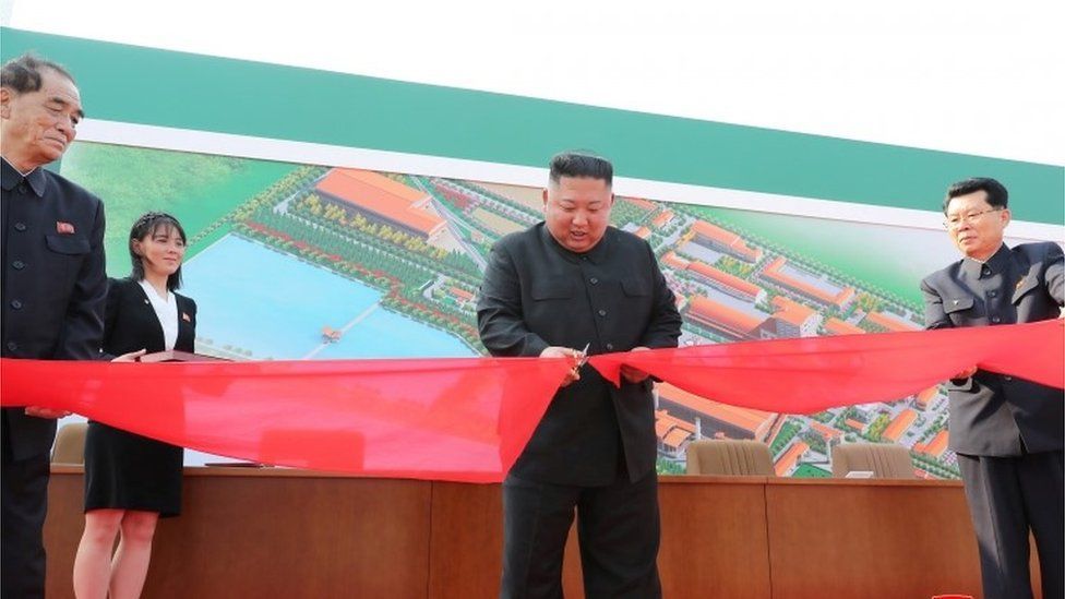 Hình ảnh ông Kim Jong-un tại lẽ khánh thành một nhà máy, theo KCNA.