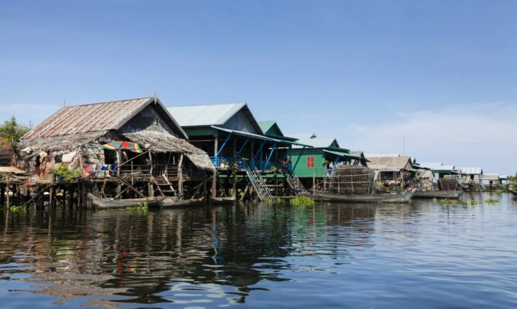 Một làng nổi trên hồ Tonle Sap. Ảnh: iStock.