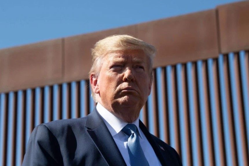 TT Donald Trump thăm một hàng rào biên giới với Mexico ở California ngày 18/9/2019. Ảnh: AFP.