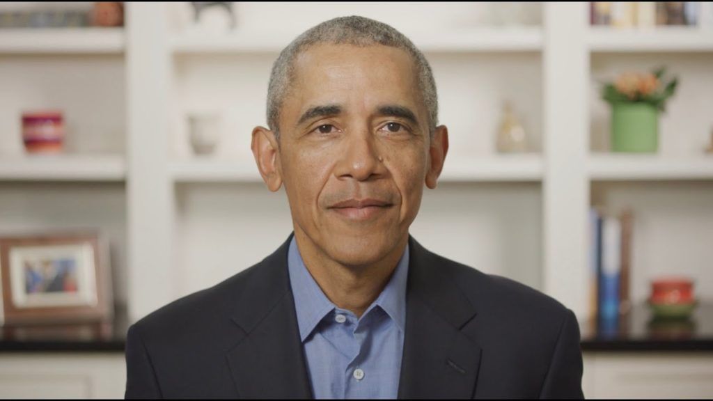 Cựu tổng thống Barack Obama trong video chức mừng sinh viên tốt nghiệm năm 2020. Ảnh: Obama Foundation.