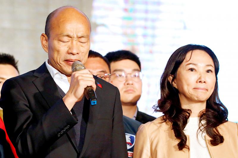 Ứng cử viên Hàn Quốc Du phát biểu thừa nhận thất bại trong cuộc bầu cử tổng thống ngày 11/1/2020. Ảnh: Reuters.