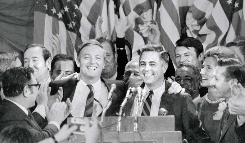 James Buckley (phải) trong đêm bầu cử ở New York, 3/11/1970. Ảnh: National Review.