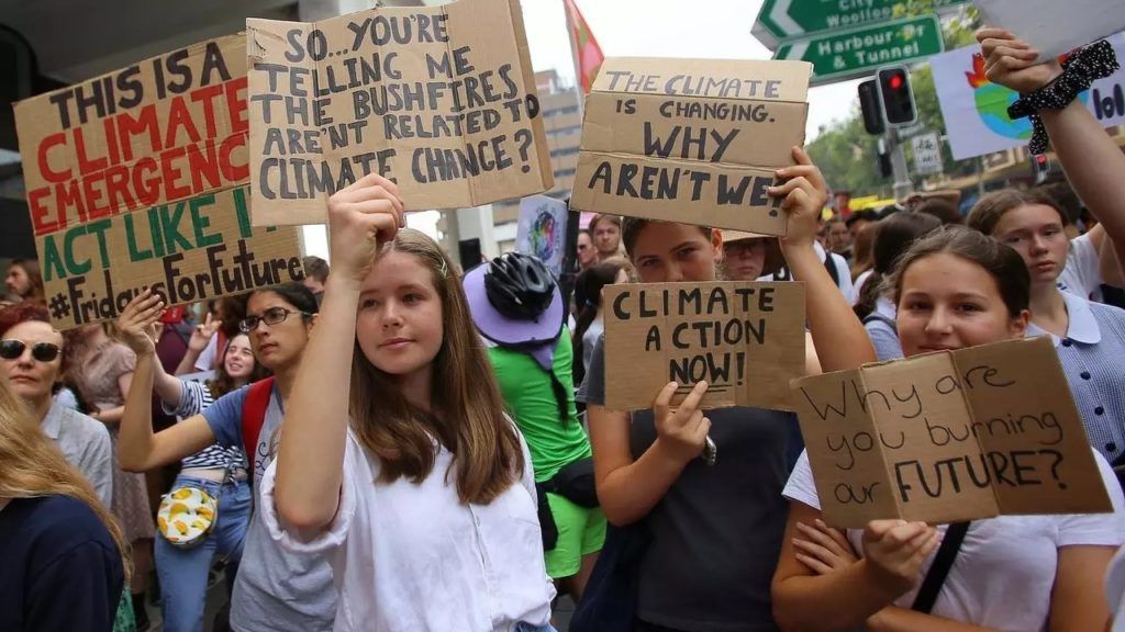 Học sinh sinh viên tại Úc biểu tình vào tháng 11/2019 yêu cầu chính quyền phải hành động trước vấn đề biến đổi khí hậu. Ảnh: AAP Image/Steven Saphore/REUTERS