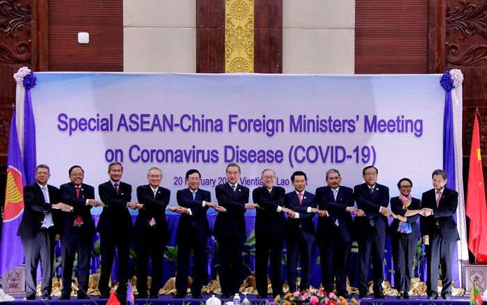 Bộ trưởng Ngoại giao Trung Quốc Vương Nghị tham dự hội nghị với các ngoại trưởng ASEAN bàn về cách đối phó với đại dịch COVID-19, ngày 20/2/2020 tại Lào. Ảnh: asean2020.vn.