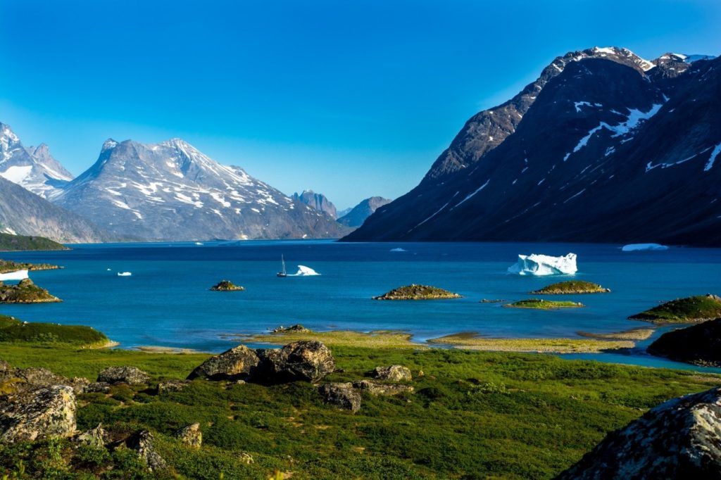 Biến đổi khí hậu khiến tốc độ băng tan tại Greenland ngày càng nhanh. Ảnh: Shutterstock/Shchekodin Mikhail