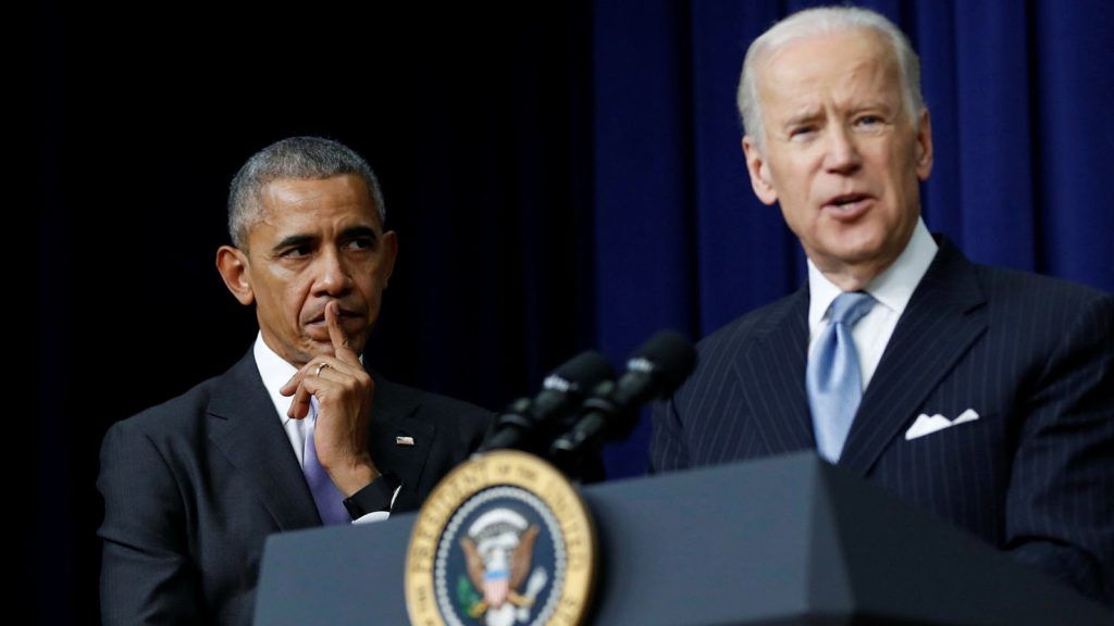 Tổng thống Barack Obama và Phó Tổng thống Joe Biden đã tích cực cổ súy cho TPP. Nay sau khi đắc cử tổng thống, Biden nói ông cần phải giải quyết các vấn đề nội bộ của nước Mỹ trước khi ký bất kỳ một thỏa thuận quốc tế lớn nào. Ảnh: AP.