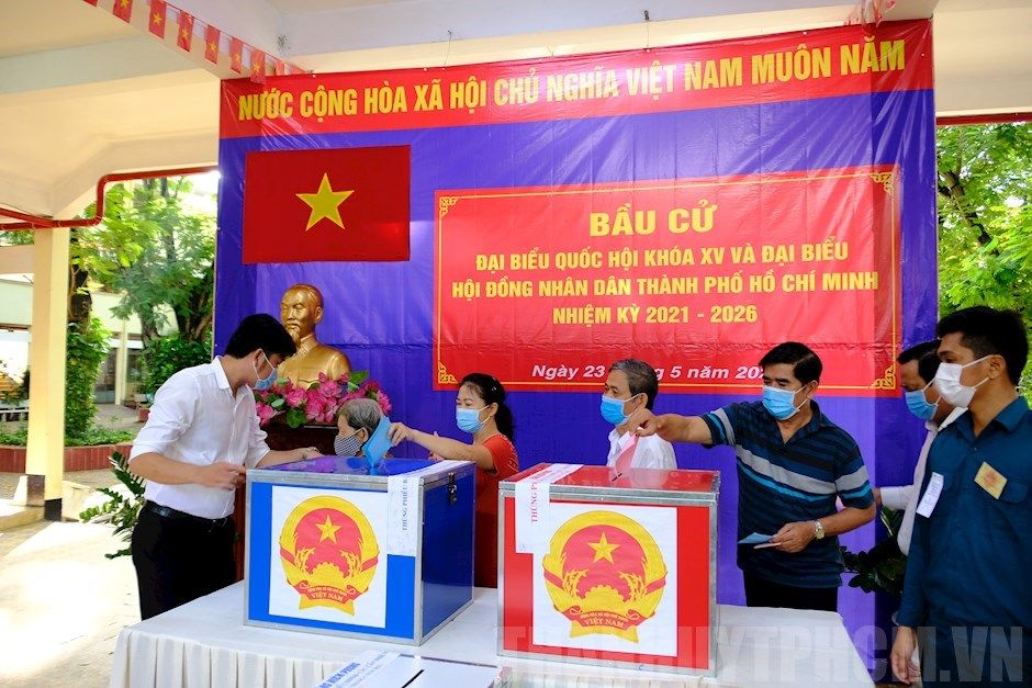 Người dân đi bầu ở quận Gò Vấp, TP. HCM ngày 23/5/2021. Ảnh: hcmcpv.org.vn.